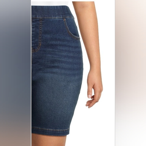 Women's Plus Size Bermuda Short - Picture 4 of 6